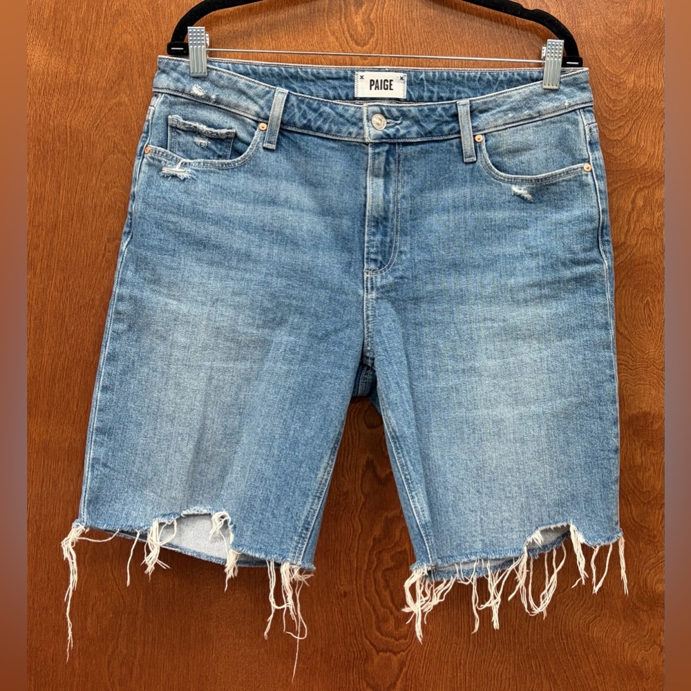 Paige Jax Knee Denim Shorts Cutoff Raw Hem Light Distressing Medium Wash Size 31